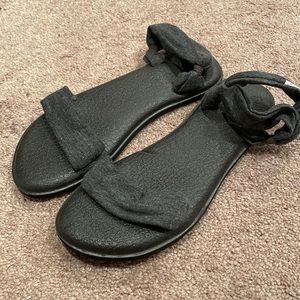 Sanuk sling back sandals